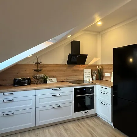 Landhausstuebchen 105qm Mit Balkon-2 Schlafzimmer-bad-wc-wifi-kaffeemaschine-waschmaschine-trockner-foehn-handtuecher Und Bettwaesche-sehr Familienfreundlich Appartamento