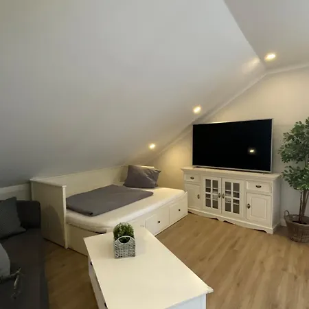 Landhausstuebchen 105qm Mit Balkon-2 Schlafzimmer-bad-wc-wifi-kaffeemaschine-waschmaschine-trockner-foehn-handtuecher Und Bettwaesche-sehr Familienfreundlich Appartamento