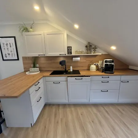 Apartment Landhausstübchen 105qm Mit Balkon-2 Schlafzimmer-bad-wc-wifi-kaffeemaschine-waschmaschine-trockner-föhn-handtücher Und Bettwäsche-sehr Familienfreundlich