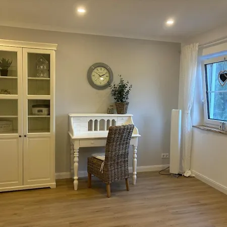Apartment Landhausstübchen 105qm Mit Balkon-2 Schlafzimmer-bad-wc-wifi-kaffeemaschine-waschmaschine-trockner-föhn-handtücher Und Bettwäsche-sehr Familienfreundlich