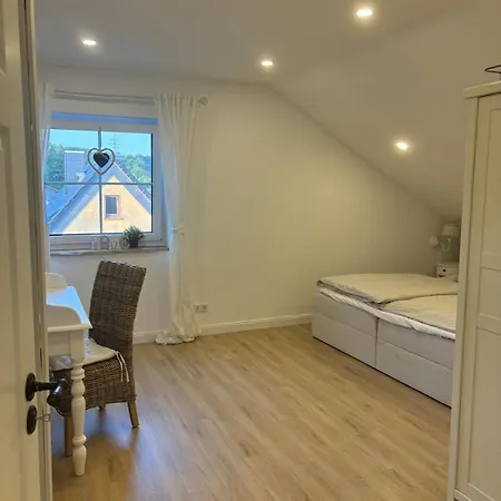 Landhausstuebchen 105qm Mit Balkon-2 Schlafzimmer-bad-wc-wifi-kaffeemaschine-waschmaschine-trockner-foehn-handtuecher Und Bettwaesche-sehr Familienfreundlich Apartamento Eichenzell