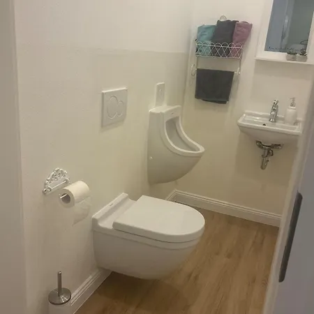 Landhausstuebchen 105qm Mit Balkon-2 Schlafzimmer-bad-wc-wifi-kaffeemaschine-waschmaschine-trockner-foehn-handtuecher Und Bettwaesche-sehr Familienfreundlich Apartamento *
