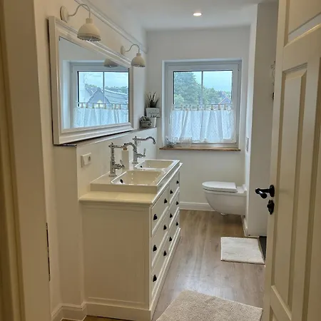 Appartamento Landhausstuebchen 105qm Mit Balkon-2 Schlafzimmer-bad-wc-wifi-kaffeemaschine-waschmaschine-trockner-foehn-handtuecher Und Bettwaesche-sehr Familienfreundlich