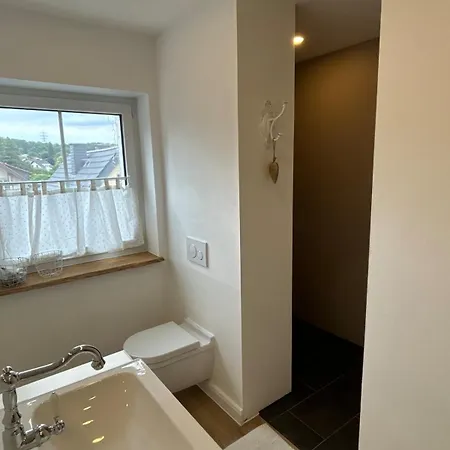 Apartamento Landhausstuebchen 105qm Mit Balkon-2 Schlafzimmer-bad-wc-wifi-kaffeemaschine-waschmaschine-trockner-foehn-handtuecher Und Bettwaesche-sehr Familienfreundlich Eichenzell