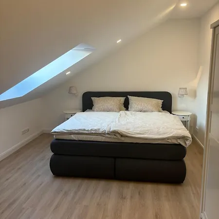 Landhausstübchen 105qm Mit Balkon-2 Schlafzimmer-bad-wc-wifi-kaffeemaschine-waschmaschine-trockner-föhn-handtücher Und Bettwäsche-sehr Familienfreundlich Apartment