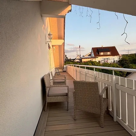 Landhausstuebchen 105qm Mit Balkon-2 Schlafzimmer-bad-wc-wifi-kaffeemaschine-waschmaschine-trockner-foehn-handtuecher Und Bettwaesche-sehr Familienfreundlich Apartamento