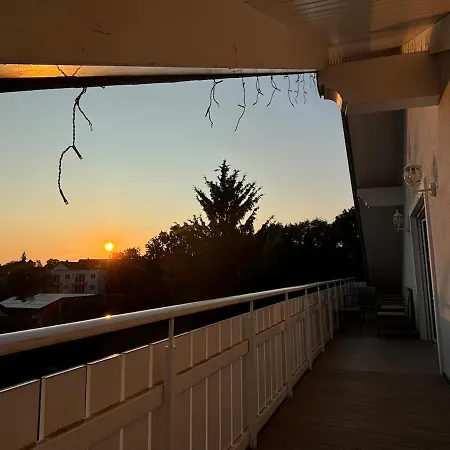 Landhausstuebchen 105qm Mit Balkon-2 Schlafzimmer-bad-wc-wifi-kaffeemaschine-waschmaschine-trockner-foehn-handtuecher Und Bettwaesche-sehr Familienfreundlich