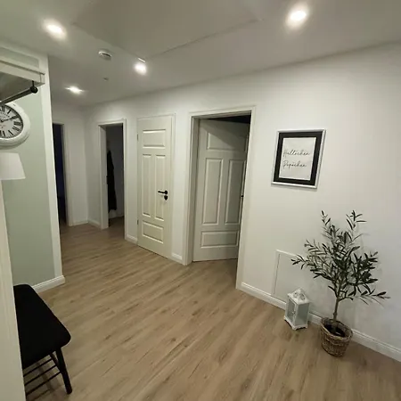 Landhausstübchen 105qm Mit Balkon-2 Schlafzimmer-bad-wc-wifi-kaffeemaschine-waschmaschine-trockner-föhn-handtücher Und Bettwäsche-sehr Familienfreundlich Apartment *